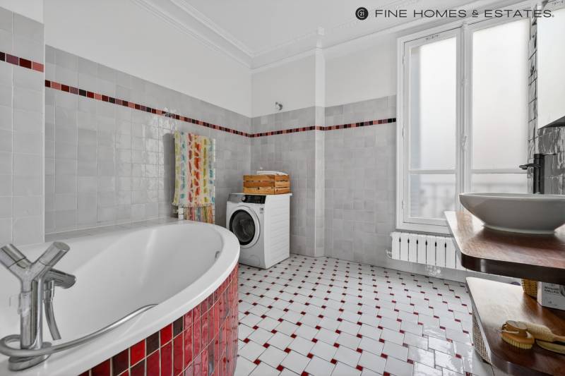 Appartement 4 pièces de 88 m² au 5ème étage avec vue dégagée - Paris 15ème : Avenue de Ségur - UNESCO  