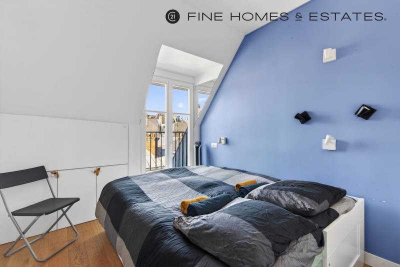 Appartement 3 pièces au calme avec balcons et vue dégagée situé au 5ème étage avec ascenseur : Paris 6ème : Boulevard Saint-Germain - métro Odéon  