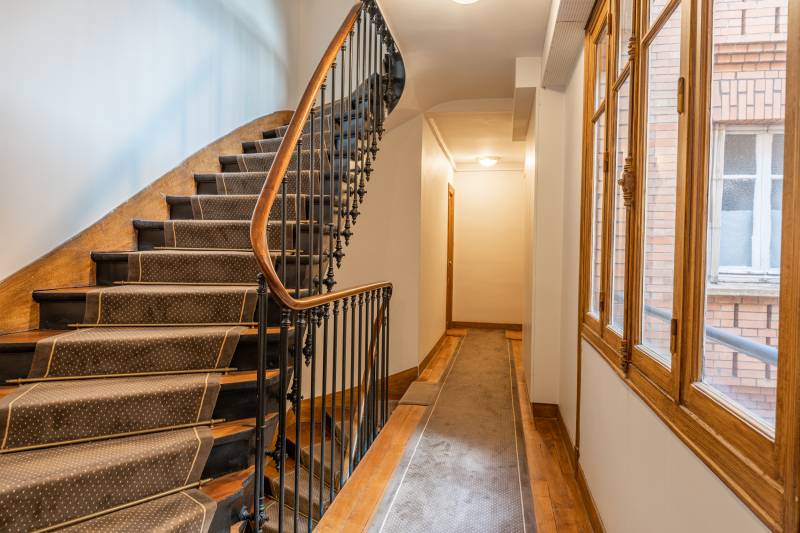 Appartement 2 pièces à rénover situé au 4ème étage avec ascenseur - Paris 7ème : rue de la Comète | quartier Gros Caillou | métro La Tour Maubourg  