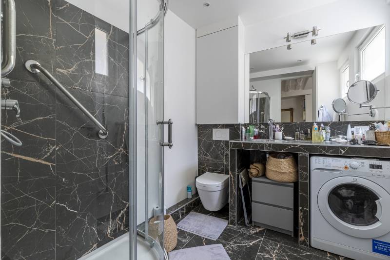 Appartement deux pièces avec terrasse au rez-de-chaussée sur cour - Paris 6ème : rue Mazarine - métro Odéon  
