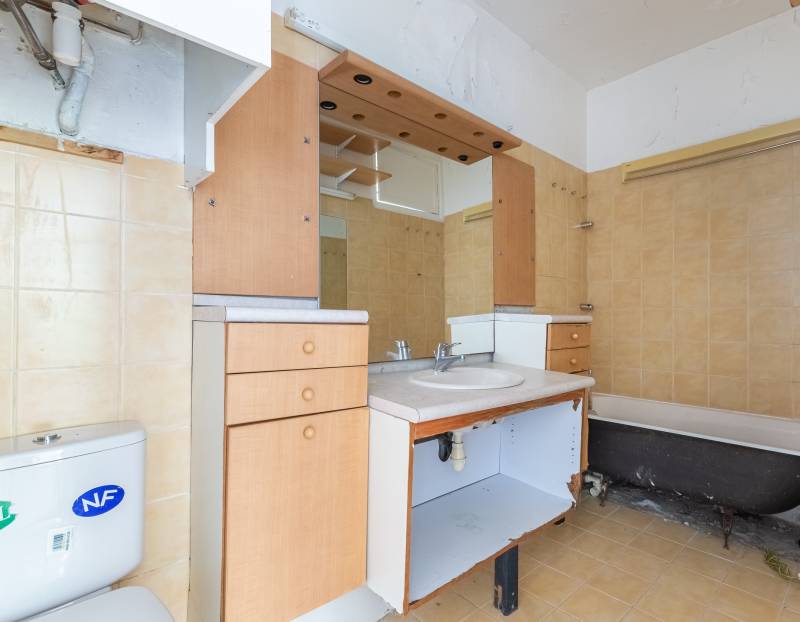 Appartement 2 pièces de 40m² situé au rez-de-chaussée au calme sur cour arborée - Paris 6ème : rue d'Assas  