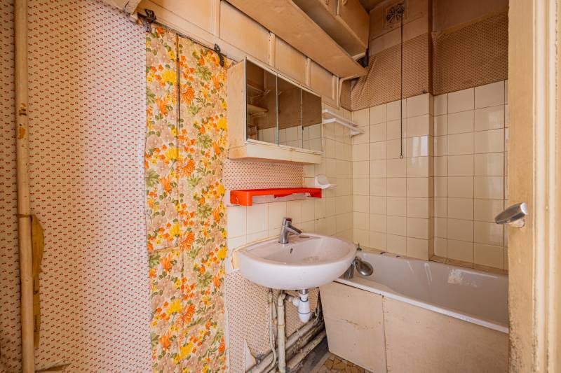 Appartement 2 pièces de 33m² à rénover situé en étage élevé avec ascenseur - Paris 6ème : rue du Montparnasse | école Stanislas  