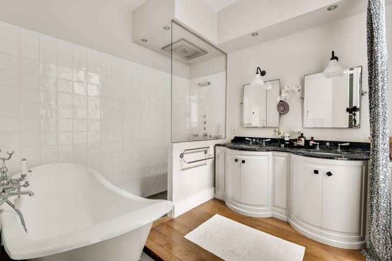 NON DISPONIBLE CAR ACTUELLEMENT LOUÉ - Appartement de standing avec 3 chambres et 1 bureau : Paris 6ème : rue Monsieur le Prince | quartier Odéon  