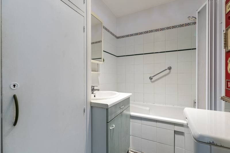 Appartement 3 pièces de 69m² avec 2 chambres situé en étage avec ascenseur - Paris 6ème : rue d'Assas - proche du Jardin du Luxembourg  