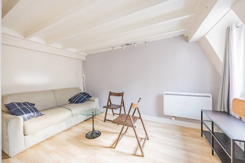 Studio de 19m² situé au dernier étage par escalier - Paris 6ème : rue Guisarde | Saint-Sulpice  