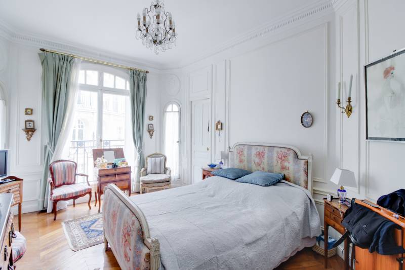 VENTE EN NUE-PROPRIETE - Appartement de réception de 175m² situé au 4ème étage avec ascenseur d'un immeuble de grand standing - Paris 6ème : rue Huysmans | Jardin du Luxembourg  