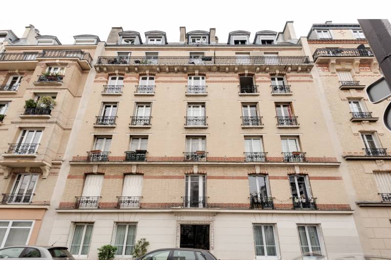 Appartement 2/3 pièces en très bon état situé au 4ème étage par escalier - Paris 15ème : rue Vaugelas | métro Convention  