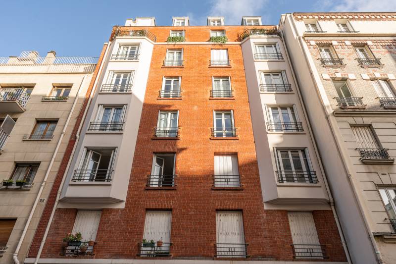 Appartement 2 pièces à rénover situé au 4ème étage avec ascenseur - Paris 7ème : rue de la Comète | quartier Gros Caillou | métro La Tour Maubourg  