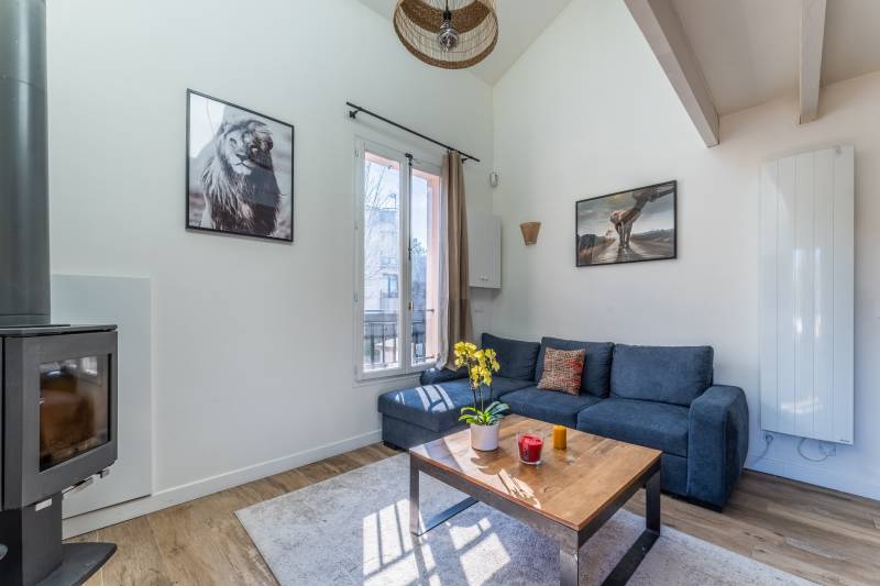 Maison non mitoyenne sur un terrain avec une terrasse - RUEIL MALMAISON - 92  