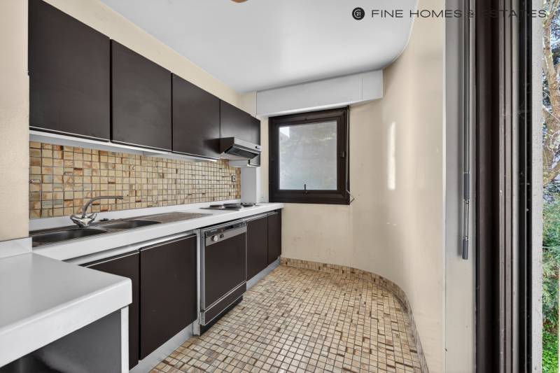 Appartement 2 pièces de 55 m² avec terrasse au sein d'un immeuble semi-récent - Paris 6ème : rue Notre-Dame des Champs  