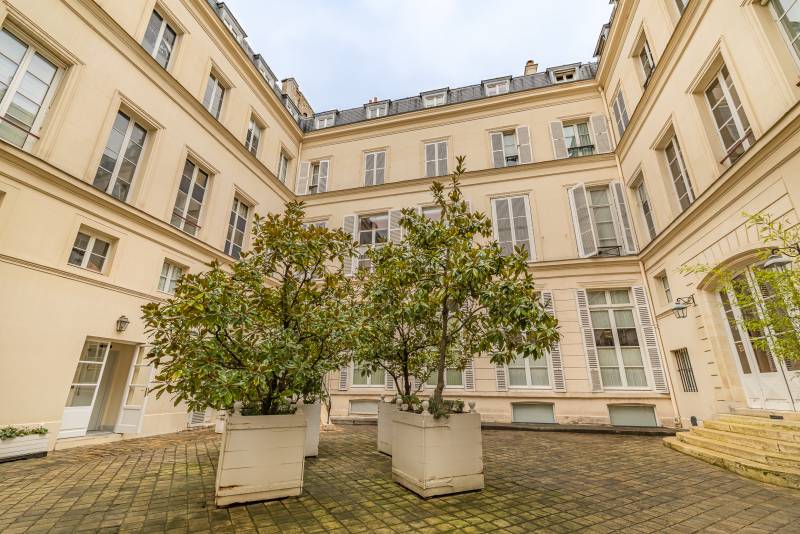 Loft au troisième et dernier étage d'un Hôtel Particulier de standing - Paris 7ème : rue de l'Université | Musée d'Orsay  