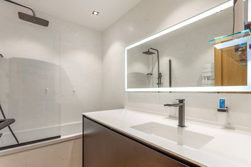 Appartement 3 pièces entièrement rénové avec balcon au 15ème étage avec ascenseur - Paris 14ème : rue d'Alésia | métro Plaisance  