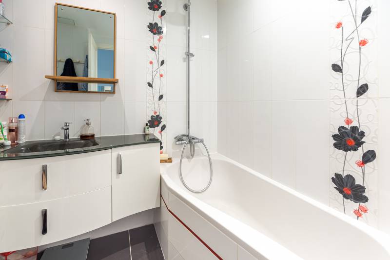 Appartement 3 pièces de 65m² avec 2 chambres et balcon situé au 2ème étage par escalier - Paris 14ème rue Boyer-Barret - métro Pernety  