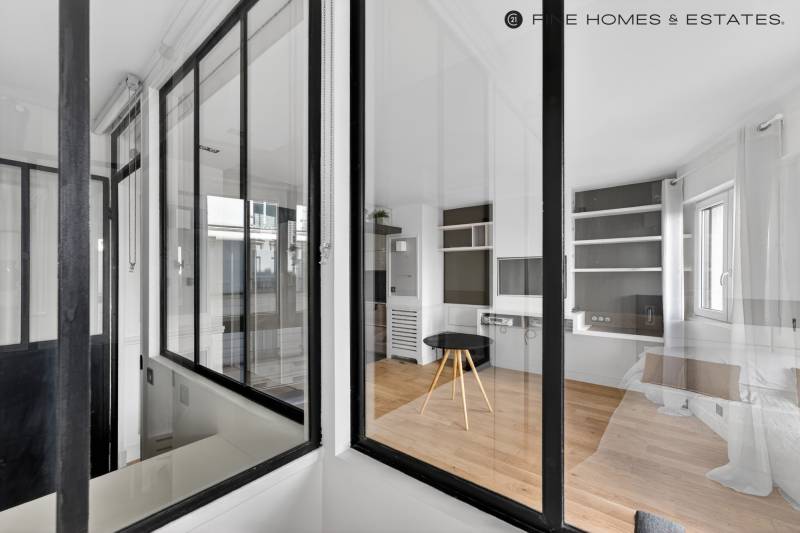 Appartement 2/3 pièces de 43 m² situé au 2ème étage avec ascenseur d'un immeuble semi-récent - Paris 6ème : rue du Cherche-Midi  