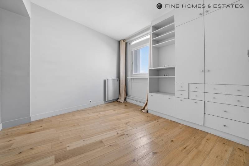 Appartement 2 pièces de 54 m² situé au 5ème étage avec ascenseur - Paris 14ème : Boulevard Edgar Quinet  