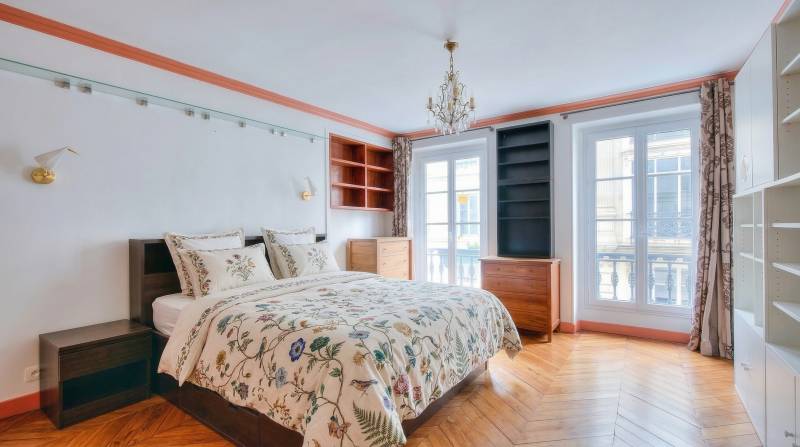 Appartement familial avec 3 à 4 chambres situé au 2ème étage d'un immeuble ancien : Paris 5ème : rue Toullier - Panthéon  