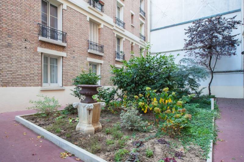 77 rue Notre-Dame des Champs, 75006 Paris - cour arborée / parties communes