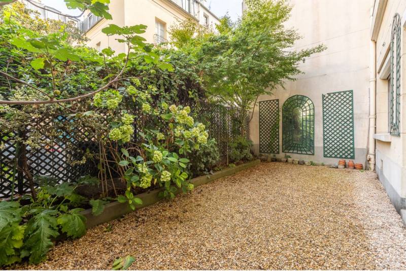 Votre agence immobilière à Paris 6ème met en valeur chaque bien grâce à des photos professionnelles et une mise en scène soignée.