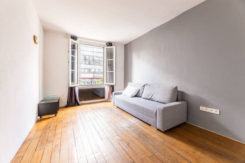 Appartement 2 pièces de 35m² au 3ème étage avec ascenseur - Paris 15ème - limite 6ème : rue du Cherche-Midi  