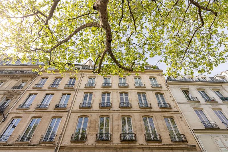 Appartement 2 pièces de 55m² situé au 1er étage avec ascenseur - Paris 6ème : Boulevard Saint-Germain | métro Odéon  