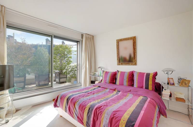 Appartement 3/4 pièces de 142 m² situé au 6ème étage avec ascenseur - terrasse et balcons - vue dégagée - Paris 6ème : rue Stanislas - Notre-Dame des Champs  