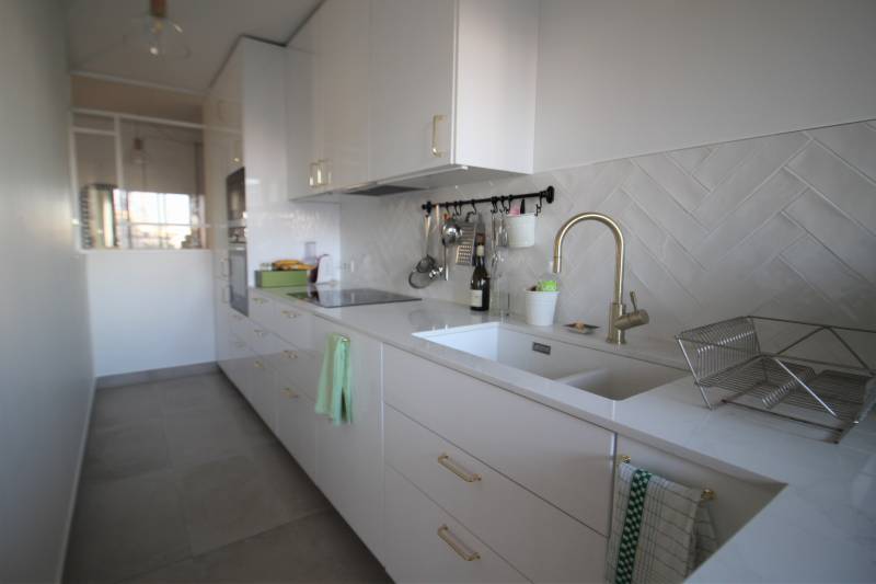 Cuisine après travaux - appartement vendu par notre agence - photo du client - Century 21 Assas Raspail