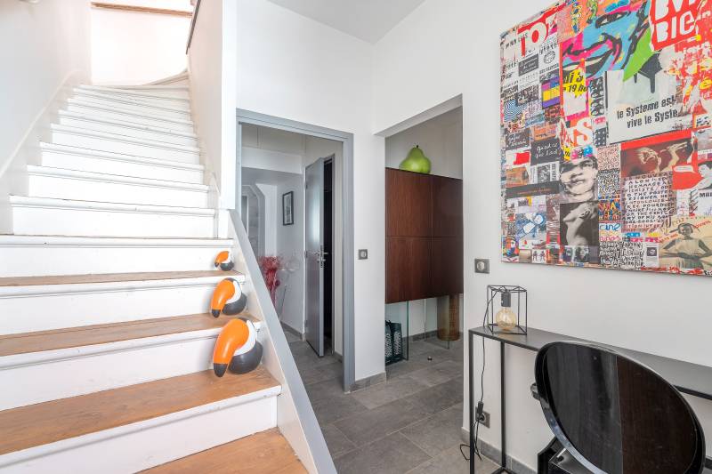 Maison d'architecte entièrement rénovée sur trois niveaux avec balcon et garage - Paris 14ème : métro Alésia  