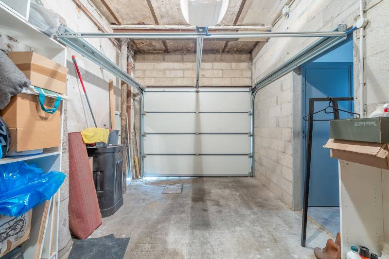 Maison d'architecte entièrement rénovée sur trois niveaux avec balcon et garage - Paris 14ème : métro Alésia  