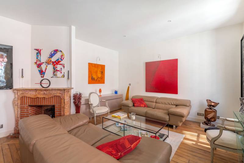 Maison d'architecte entièrement rénovée sur trois niveaux avec balcon et garage - Paris 14ème : métro Alésia  