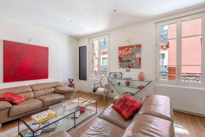 Maison d'architecte entièrement rénovée sur trois niveaux avec balcon et garage - Paris 14ème : métro Alésia  