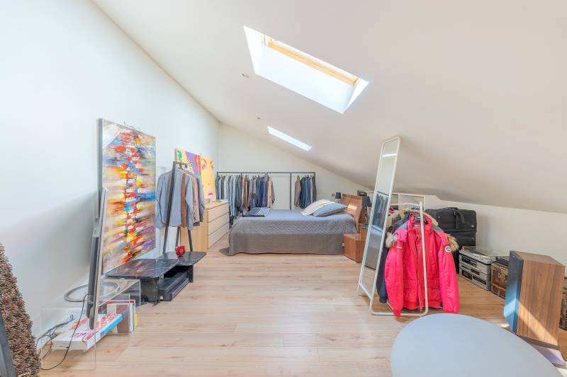 Maison d'architecte entièrement rénovée sur trois niveaux avec balcon et garage - Paris 14ème : métro Alésia  