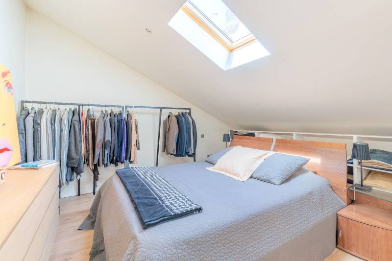 Maison d'architecte entièrement rénovée sur trois niveaux avec balcon et garage - Paris 14ème : métro Alésia  