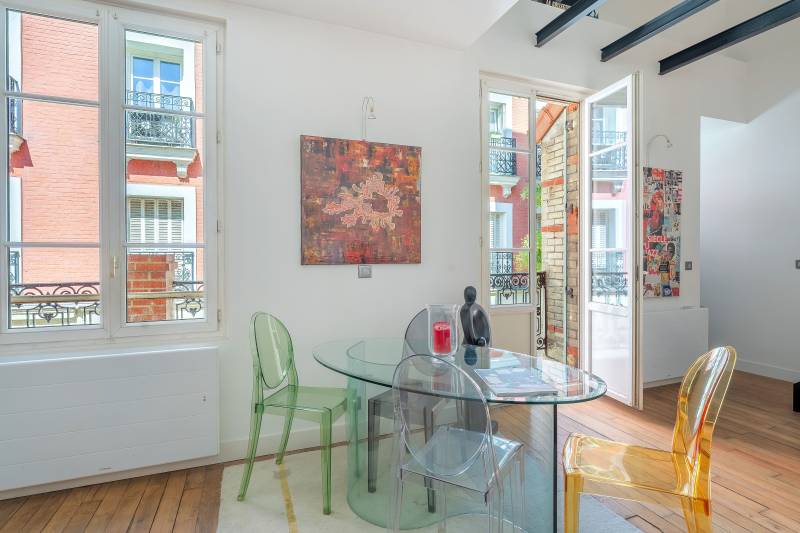 Maison d'architecte entièrement rénovée sur trois niveaux avec balcon et garage - Paris 14ème : métro Alésia  