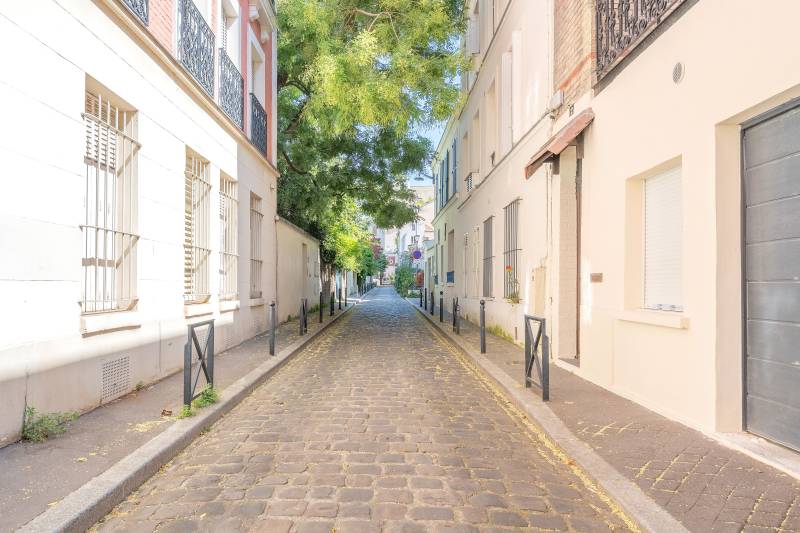 Maison d'architecte entièrement rénovée sur trois niveaux avec balcon et garage - Paris 14ème : métro Alésia  
