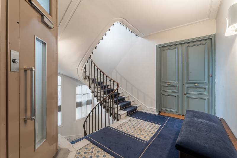 Appartement 4 pièces en étage élevé avec ascenseur - Paris 6ème : Boulevard Raspail | Notre-Dame des Champs  