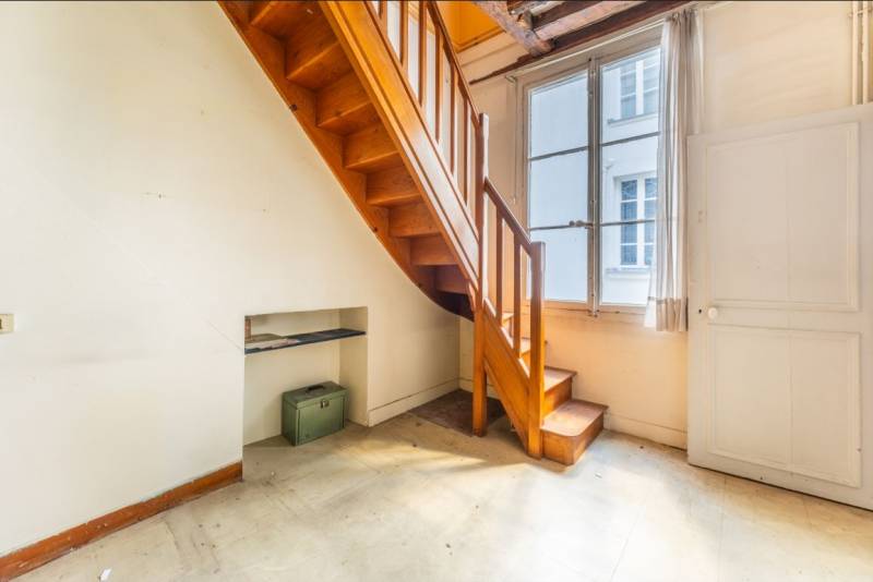 Appartement 4 pièces en duplex entièrement à rénover - 2ème et 3ème étage - Paris 6ème : rue Saint-Sulpice  