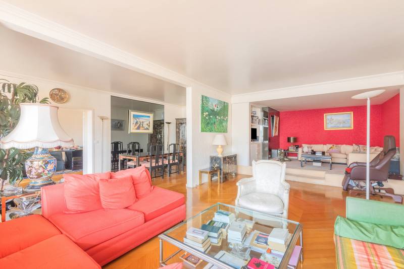 Appartement familial traversant de 167 m² avec vues exceptionnelles - Paris 6ème : rue de Vaugirard - métro Vaneau - Duroc  