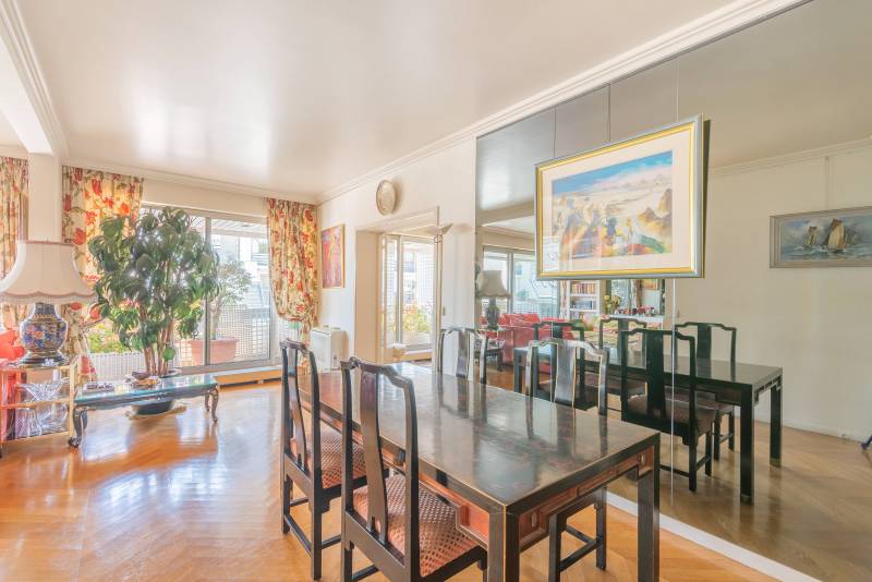 Appartement familial traversant de 167 m² avec vues exceptionnelles - Paris 6ème : rue de Vaugirard - métro Vaneau - Duroc  
