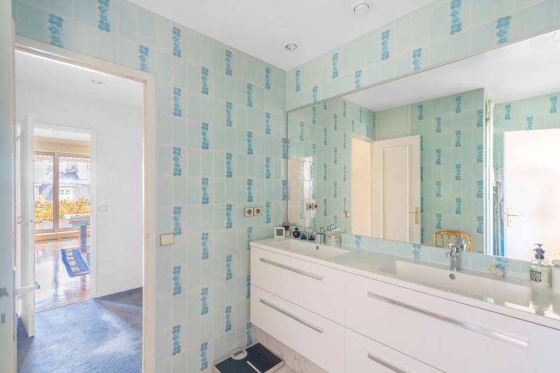 Appartement familial traversant de 167 m² avec vues exceptionnelles - Paris 6ème : rue de Vaugirard - métro Vaneau - Duroc  