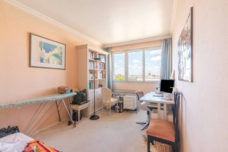 Appartement familial traversant de 167 m² avec vues exceptionnelles - Paris 6ème : rue de Vaugirard - métro Vaneau - Duroc  