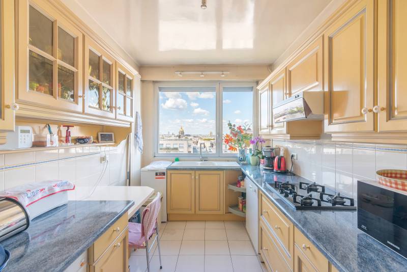 Appartement familial traversant de 167 m² avec vues exceptionnelles - Paris 6ème : rue de Vaugirard - métro Vaneau - Duroc  