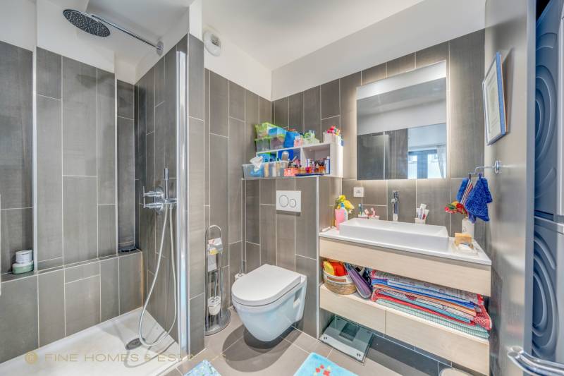 Appartement 3 pièces avec 2 chambres situé au 5ème étage avec ascenseur : Paris 14ème limite 6ème : rue Campagne Première  