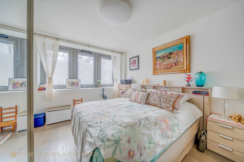 Appartement 3 pièces avec 2 chambres situé au 5ème étage avec ascenseur : Paris 14ème limite 6ème : rue Campagne Première  