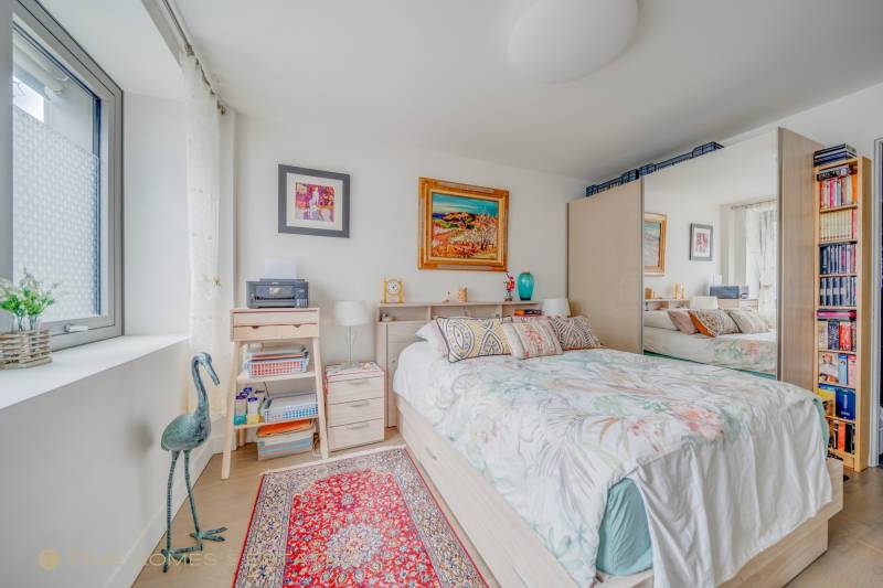 Appartement 3 pièces avec 2 chambres situé au 5ème étage avec ascenseur : Paris 14ème limite 6ème : rue Campagne Première  