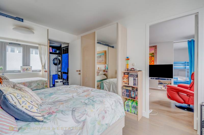 Appartement 3 pièces avec 2 chambres situé au 5ème étage avec ascenseur : Paris 14ème limite 6ème : rue Campagne Première  