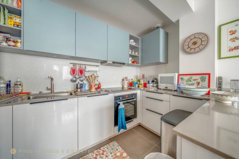 Appartement 3 pièces avec 2 chambres situé au 5ème étage avec ascenseur : Paris 14ème limite 6ème : rue Campagne Première  
