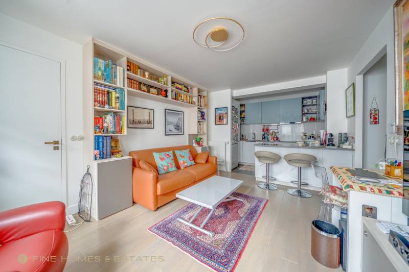 Appartement 3 pièces avec 2 chambres situé au 5ème étage avec ascenseur : Paris 14ème limite 6ème : rue Campagne Première  