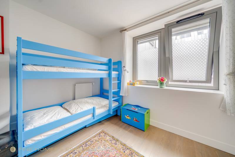 Appartement 3 pièces avec 2 chambres situé au 5ème étage avec ascenseur : Paris 14ème limite 6ème : rue Campagne Première  