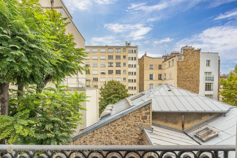 Vue arborée et dégagée - appartement familial à rénover - Paris 6ème : rue de Rennes 