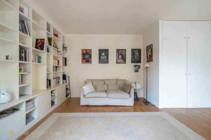 Appartement 2 pièces de 56m² situé au 2ème étage avec ascenseur - Paris 7ème : Boulevard Saint-Germain - rue du Bac  